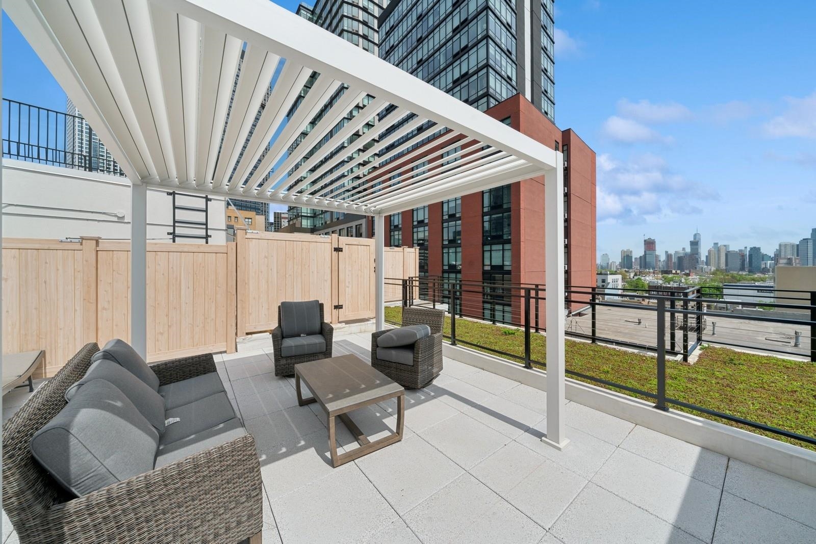 32 JONES ST Unit: 303