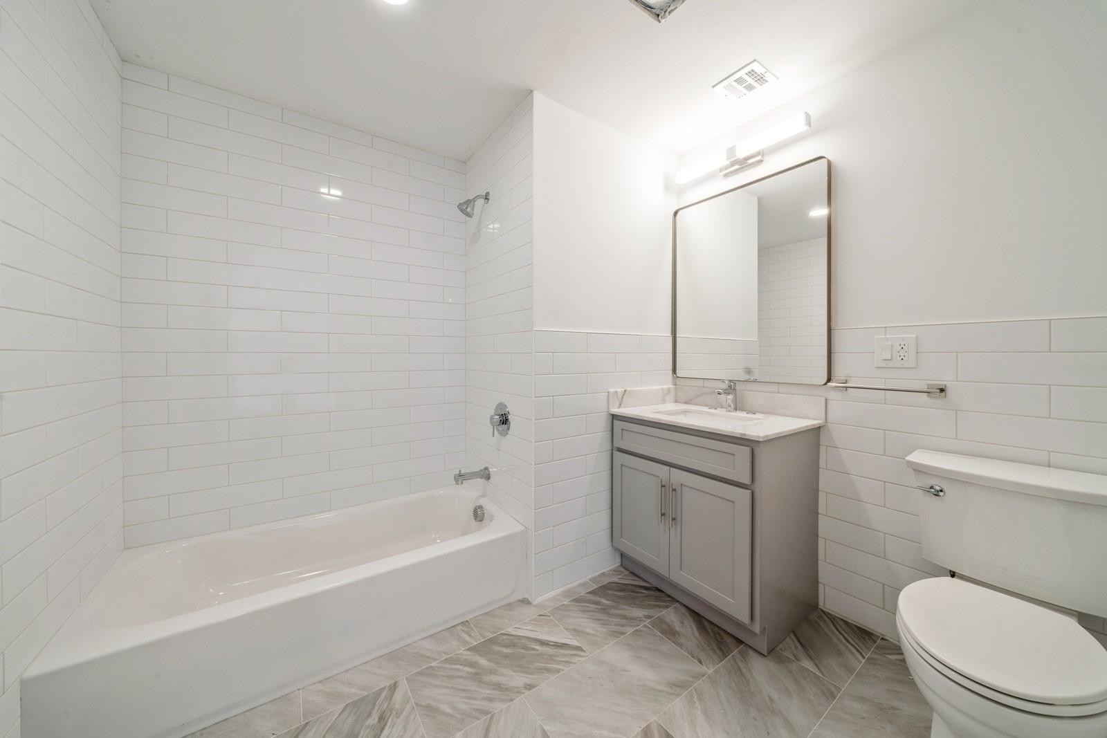 32 JONES ST Unit: 303