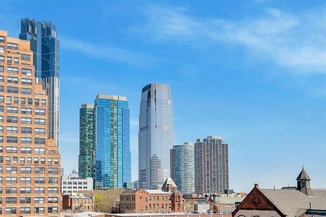 135 MONTGOMERY ST Unit: 8E