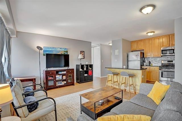 135 MONTGOMERY ST Unit: 8E