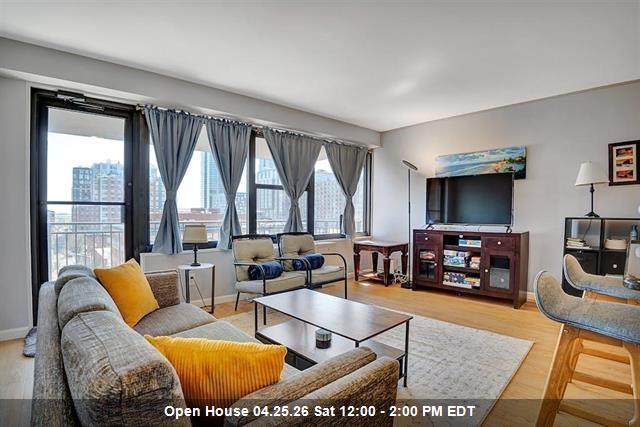 135 MONTGOMERY ST Unit: 8E