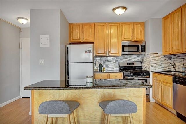 135 MONTGOMERY ST Unit: 8E