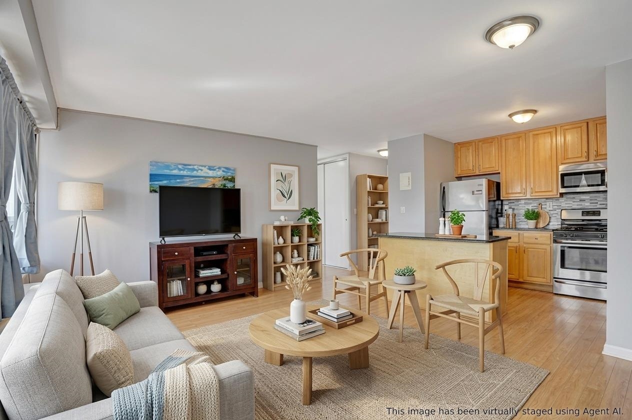 135 MONTGOMERY ST Unit: 8E