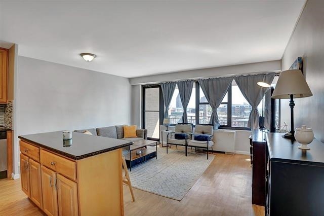 135 MONTGOMERY ST Unit: 8E