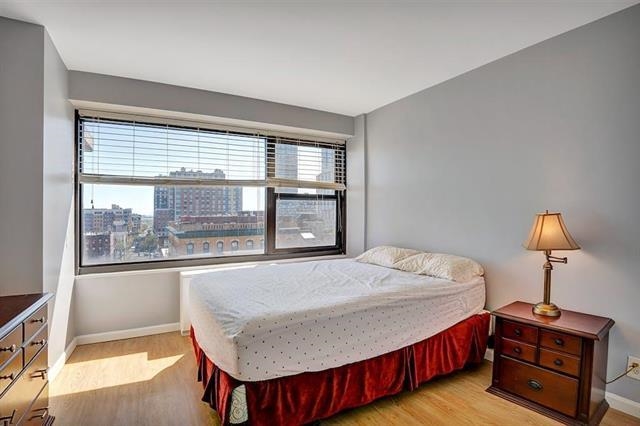 135 MONTGOMERY ST Unit: 8E