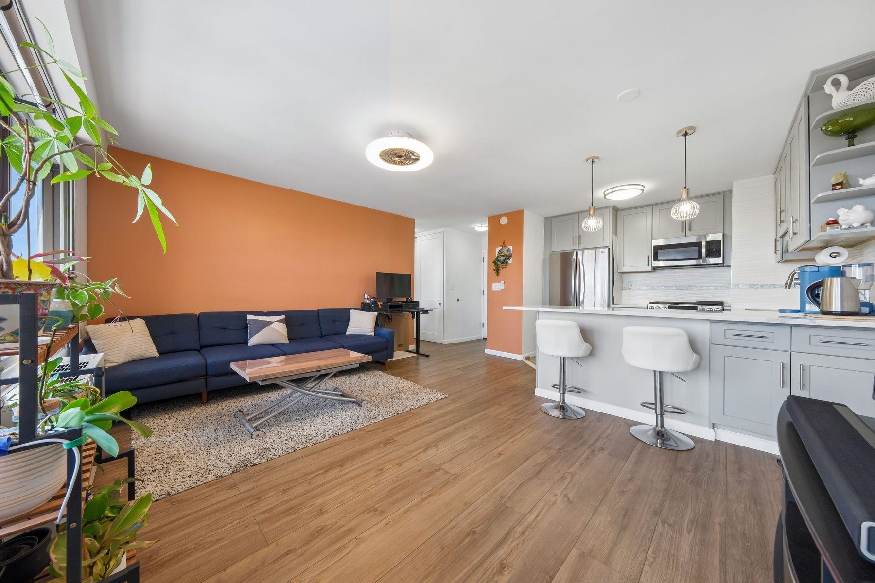 135 MONTGOMERY ST Unit: 18E