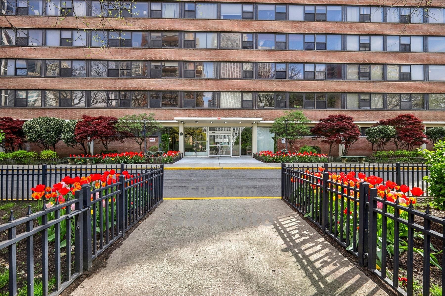 135 MONTGOMERY ST Unit: 18E