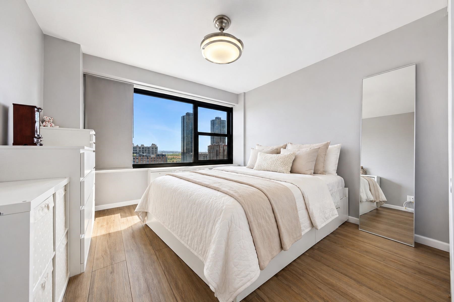 135 MONTGOMERY ST Unit: 18E