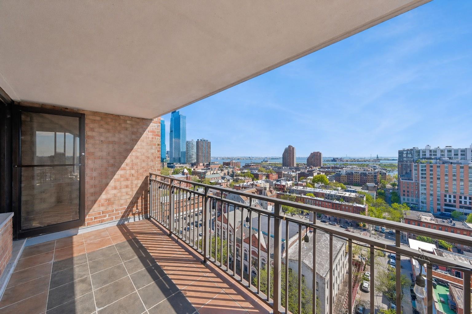 135 MONTGOMERY ST Unit: 18E