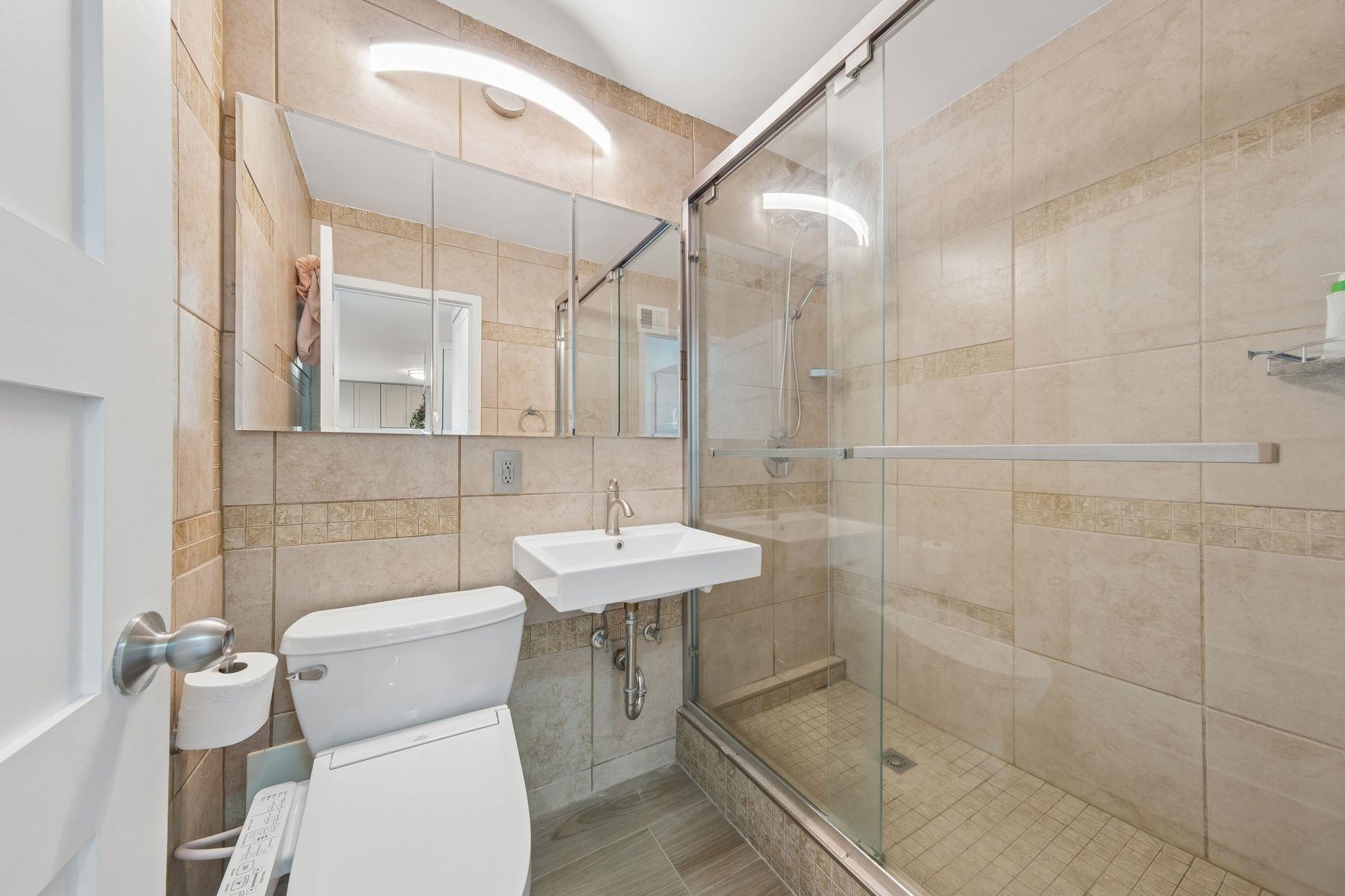 135 MONTGOMERY ST Unit: 18E