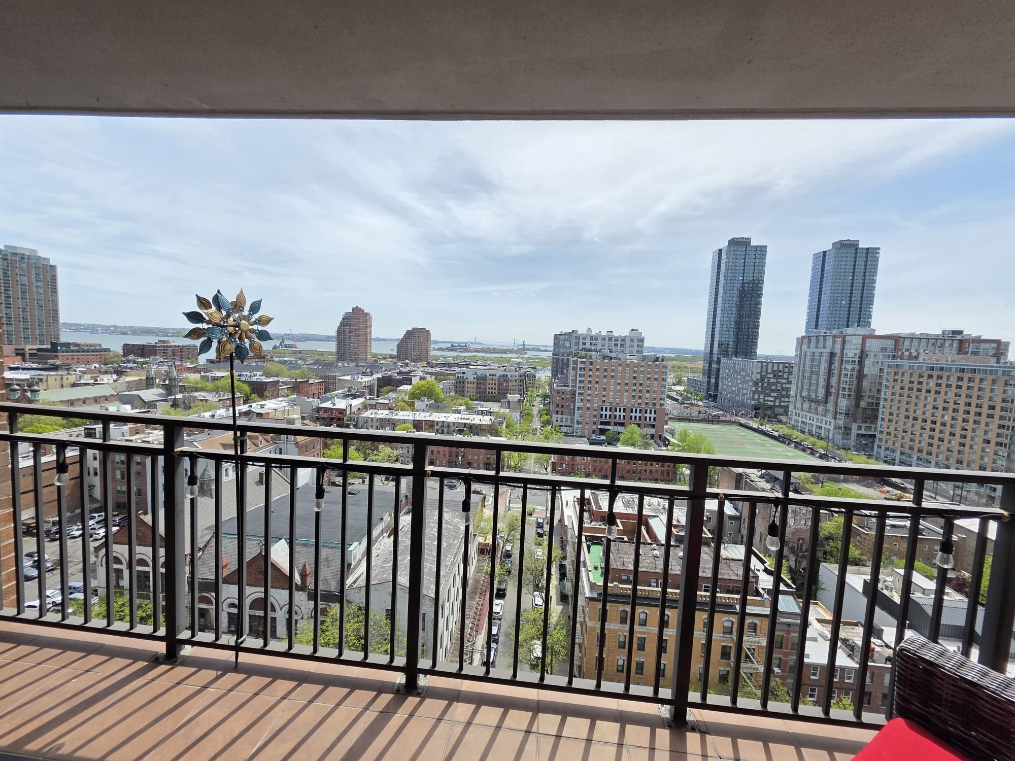 135 MONTGOMERY ST Unit: 18E