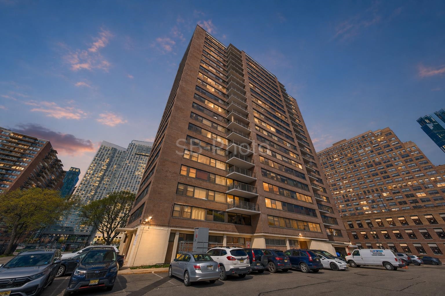 135 MONTGOMERY ST Unit: 18E