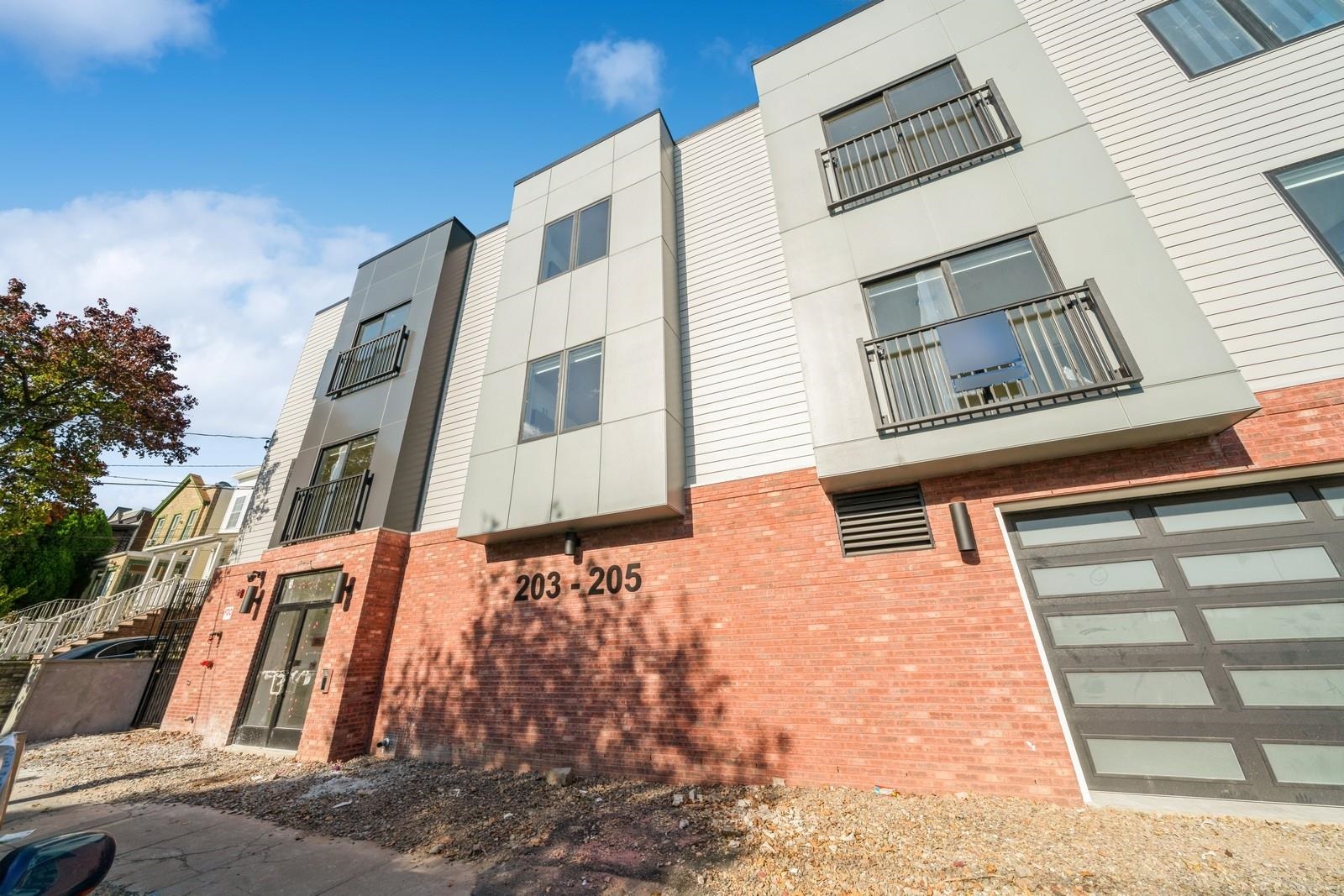 201-205 RANDOLPH AVE Unit: 105