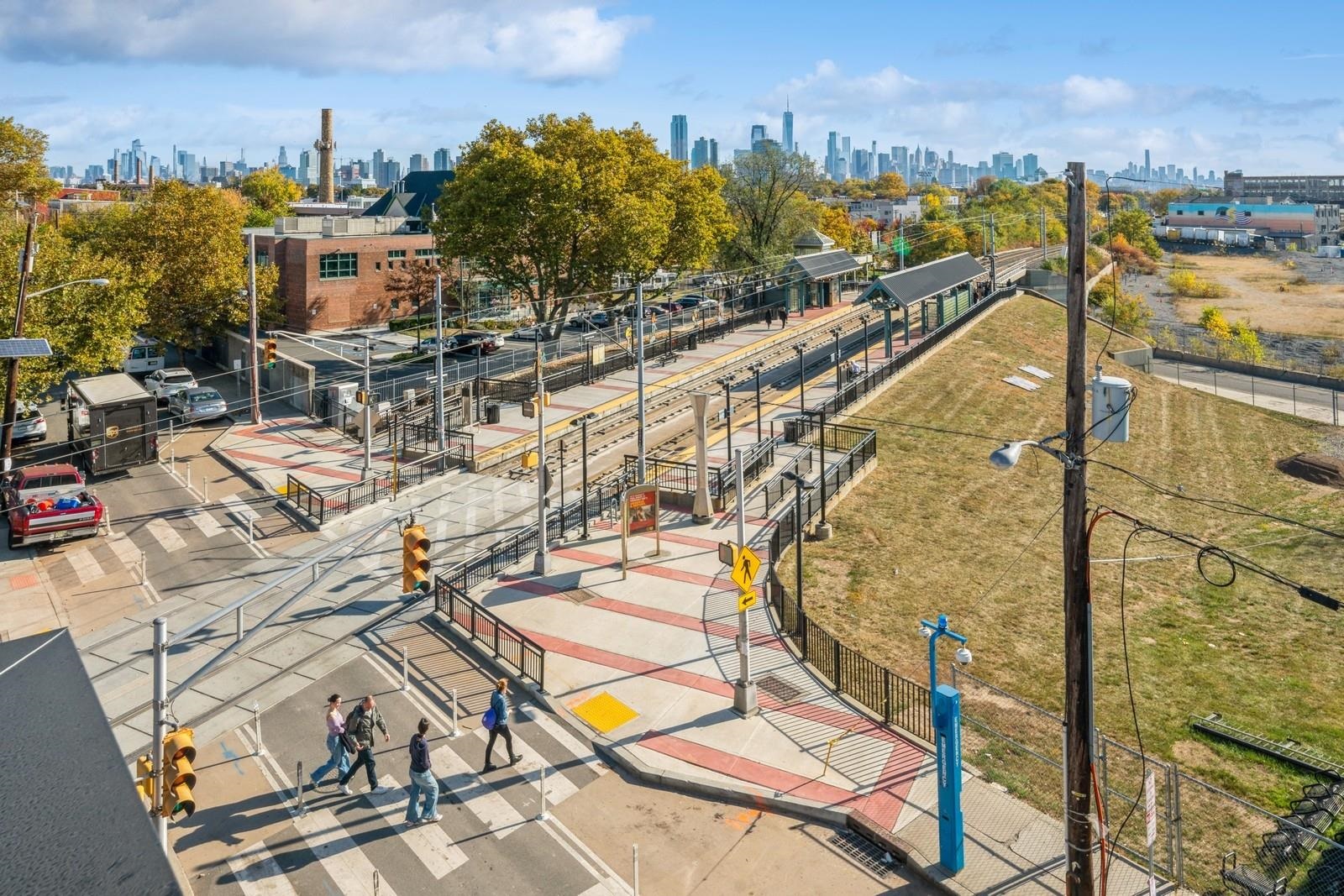 201-205 RANDOLPH AVE Unit: 105