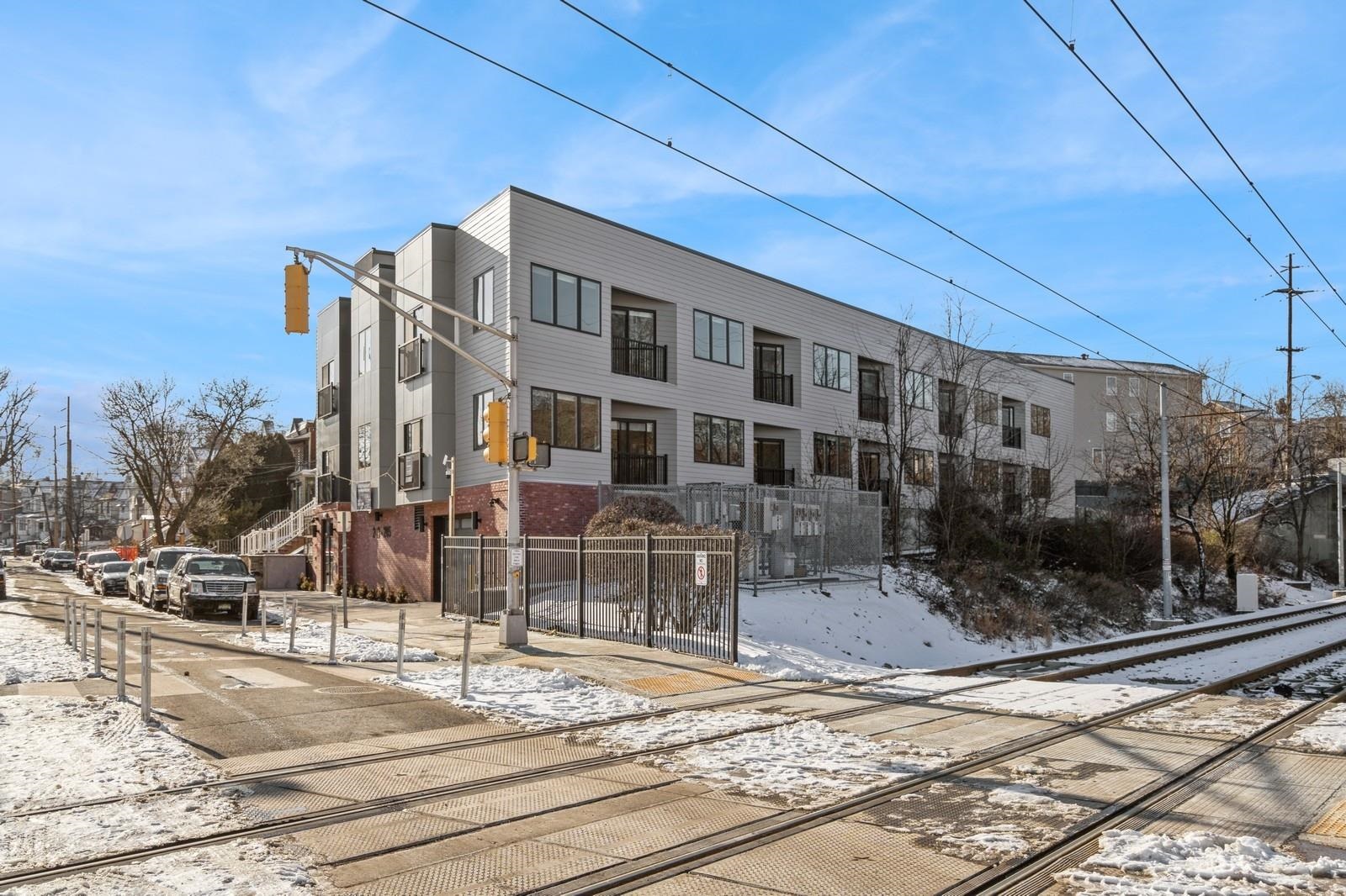 201-205 RANDOLPH AVE Unit: 105