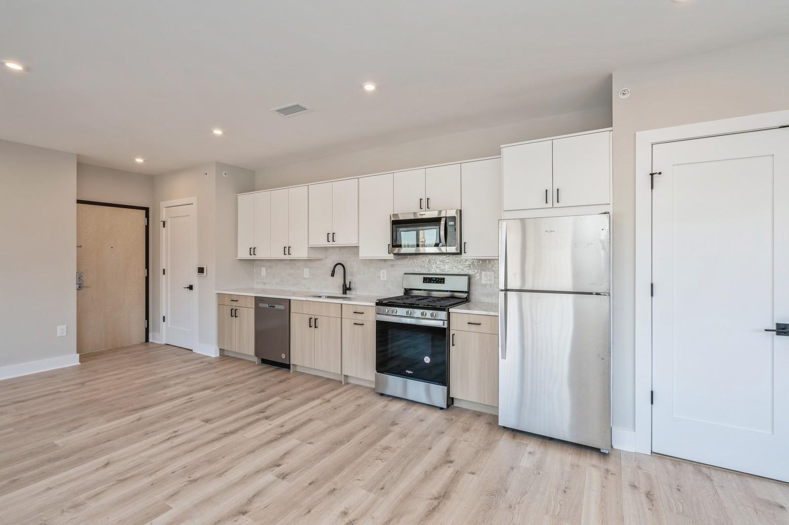 201-205 RANDOLPH AVE Unit: 105