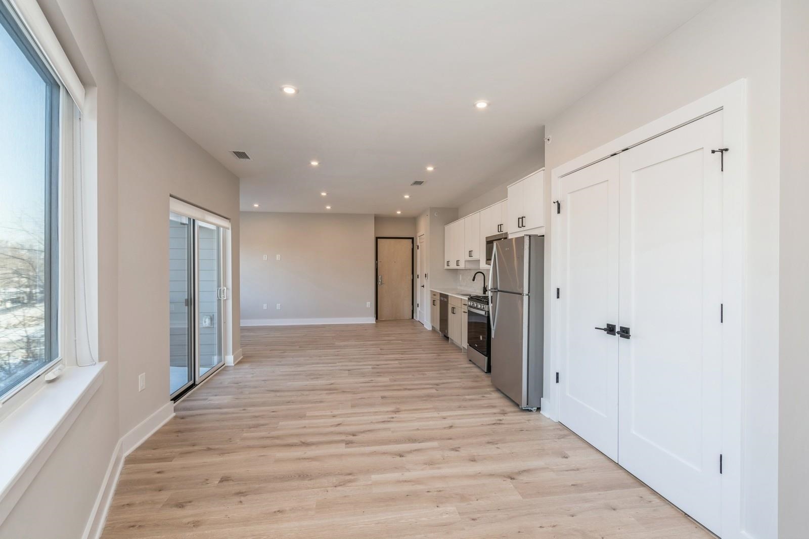 201-205 RANDOLPH AVE Unit: 105