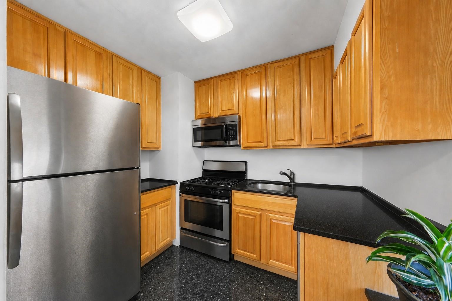 135 MONTGOMERY ST Unit: 16A