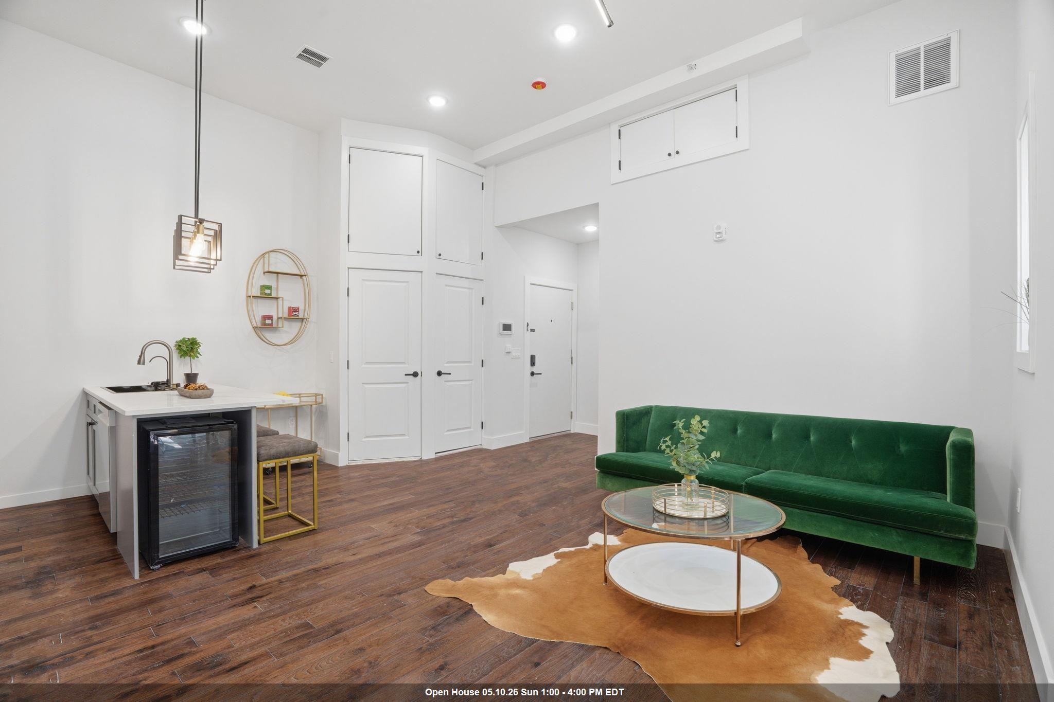 104 GLENWOOD AVE Unit: 301