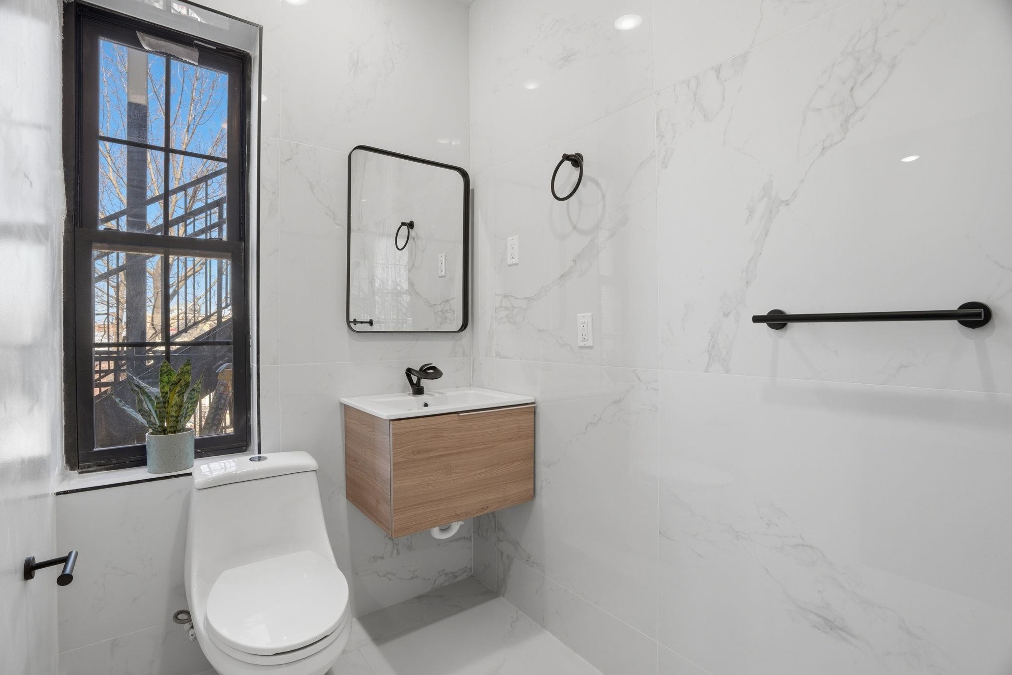 104 GLENWOOD AVE Unit: 301