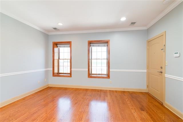 21 ST PAULS AVE Unit: 1