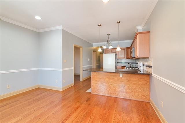 21 ST PAULS AVE Unit: 1