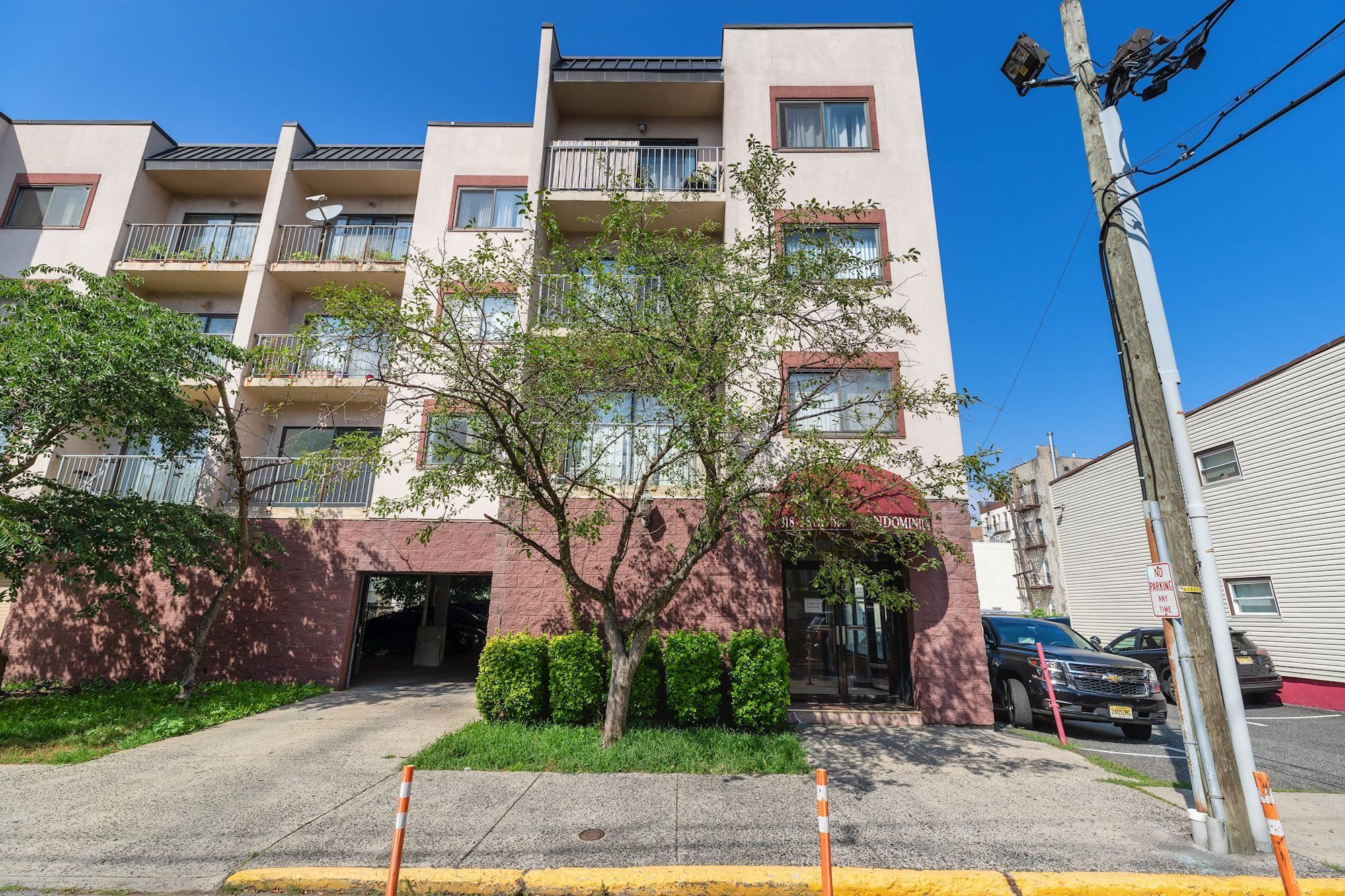 318 38TH ST Unit: 204