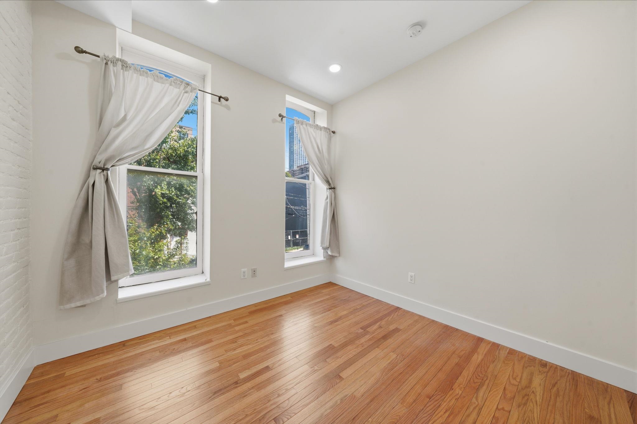 213 YORK ST Unit: 2