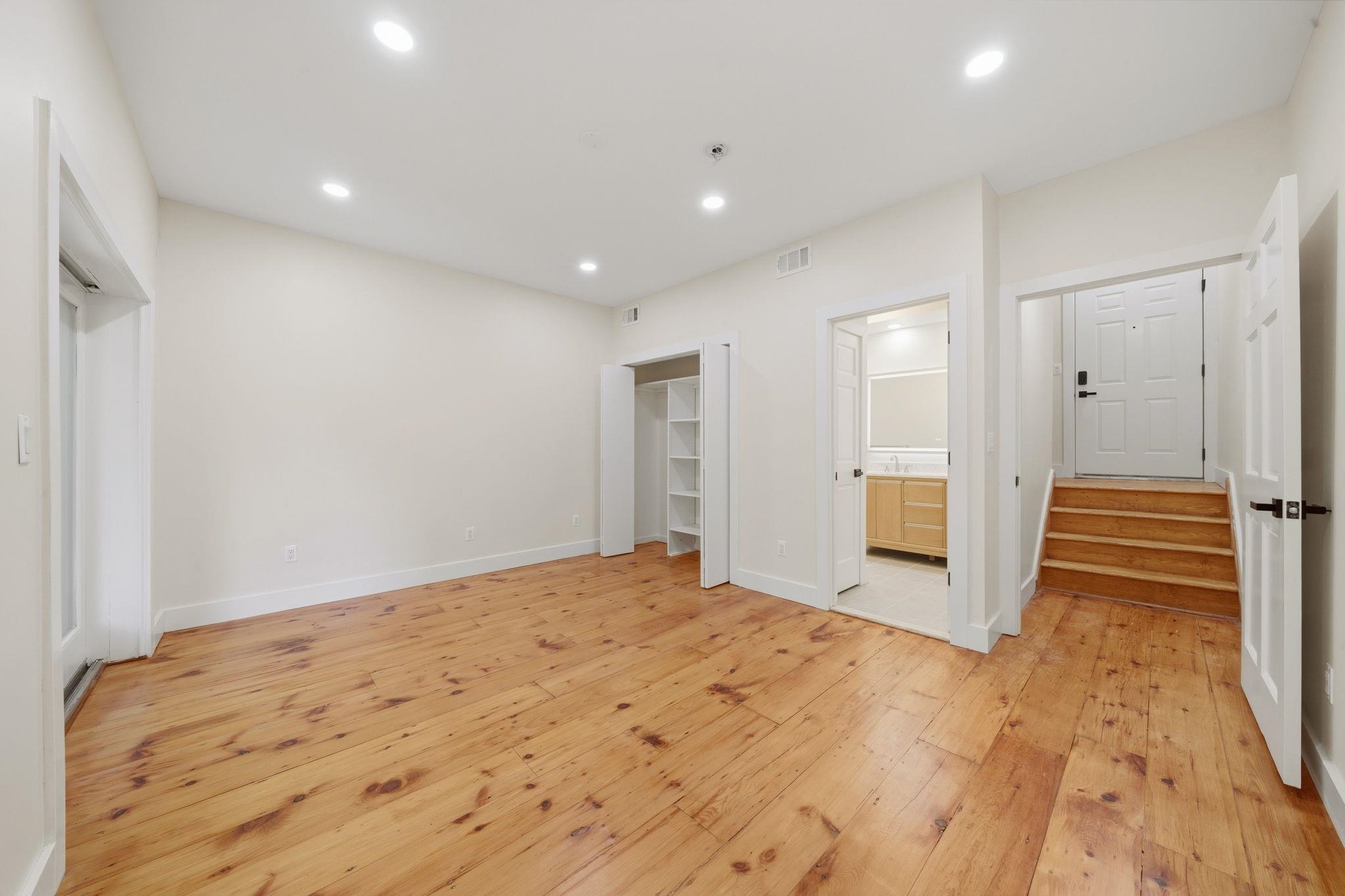213 YORK ST Unit: 2