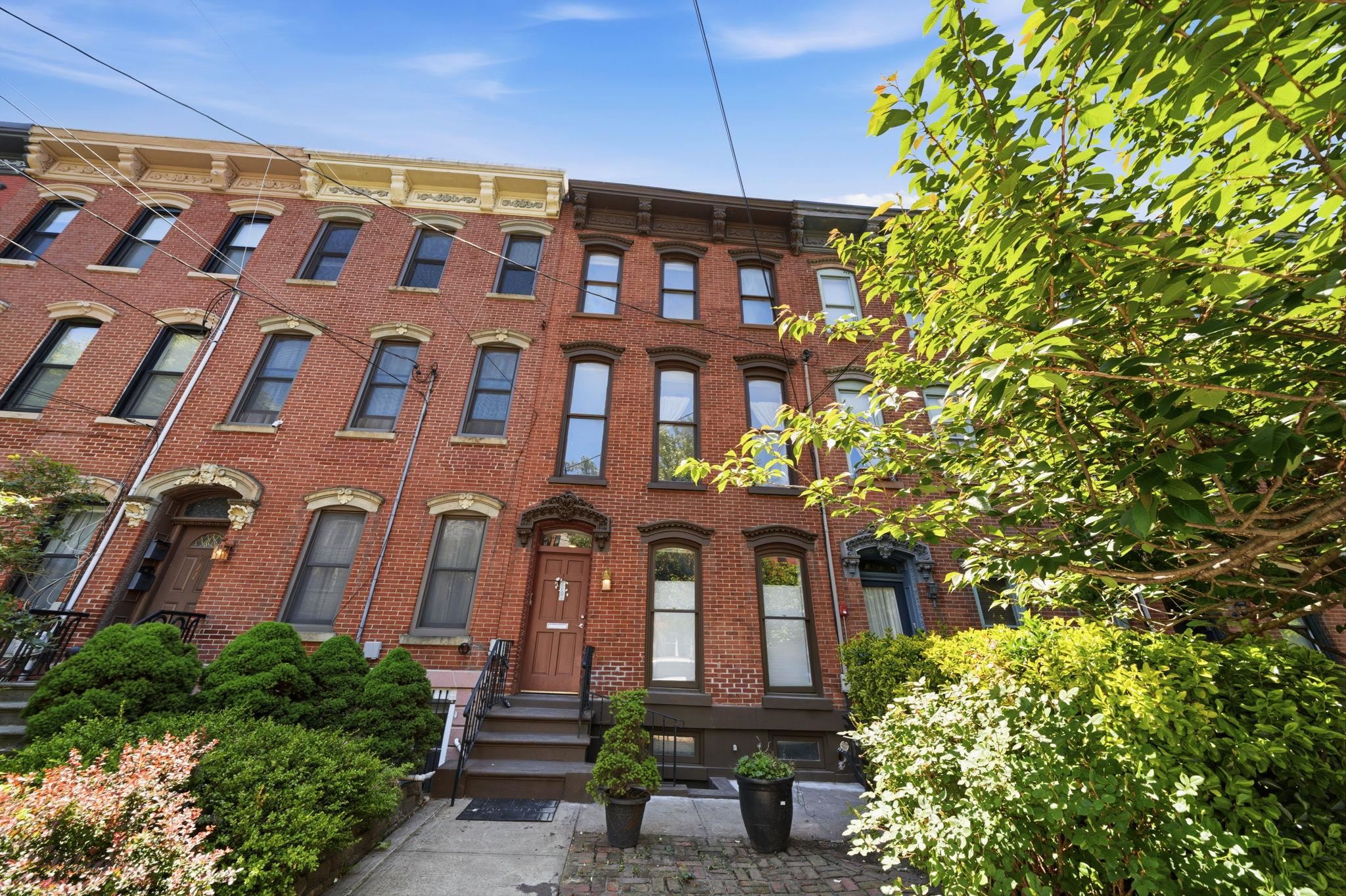 213 YORK ST Unit: 2