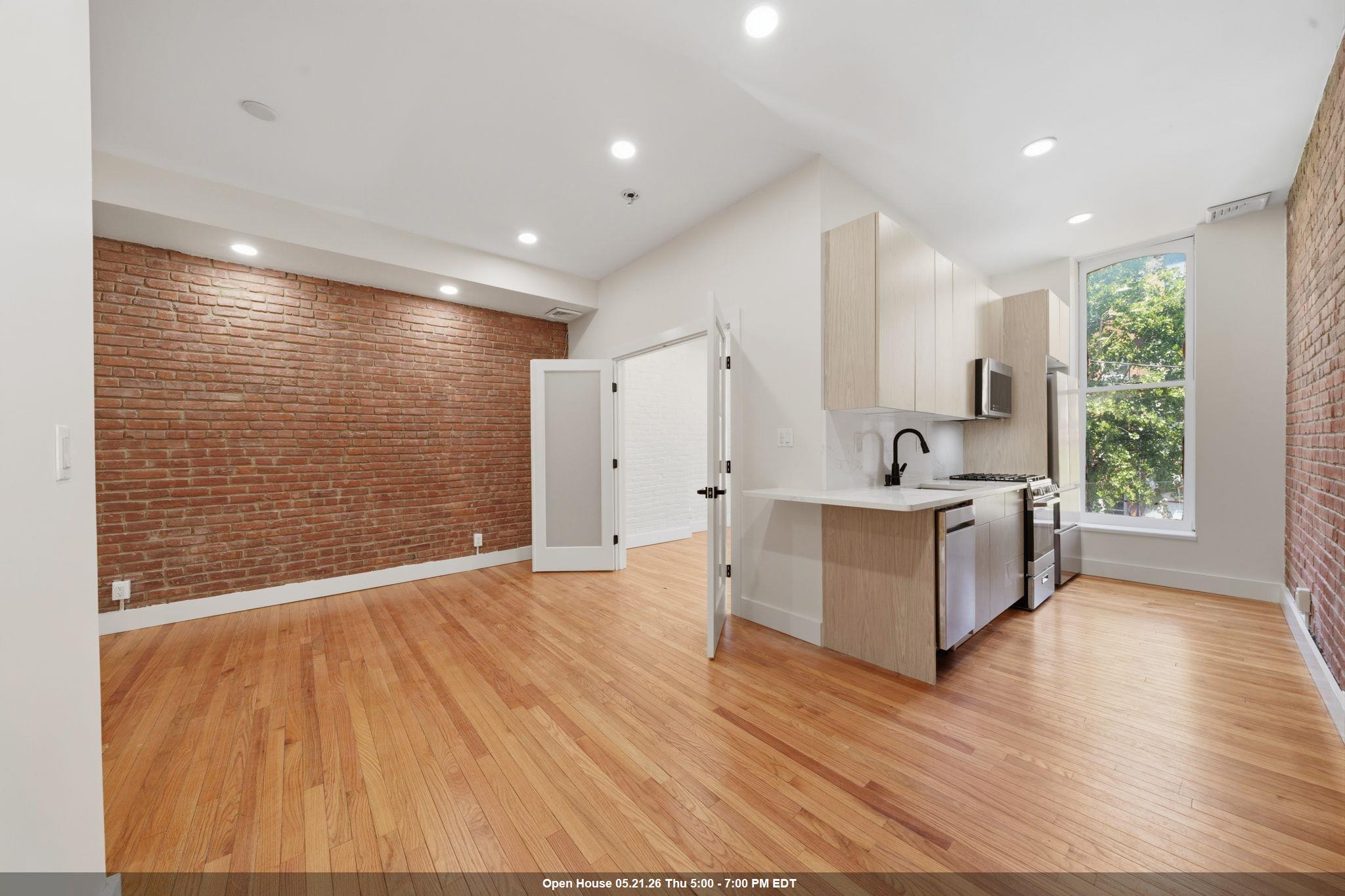 213 YORK ST Unit: 2