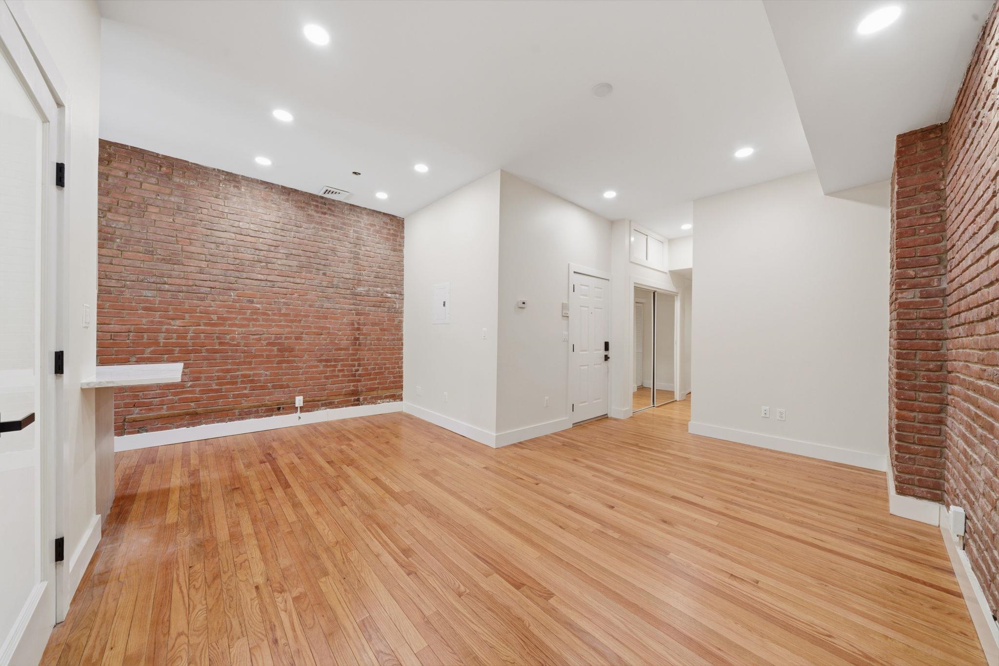 213 YORK ST Unit: 2