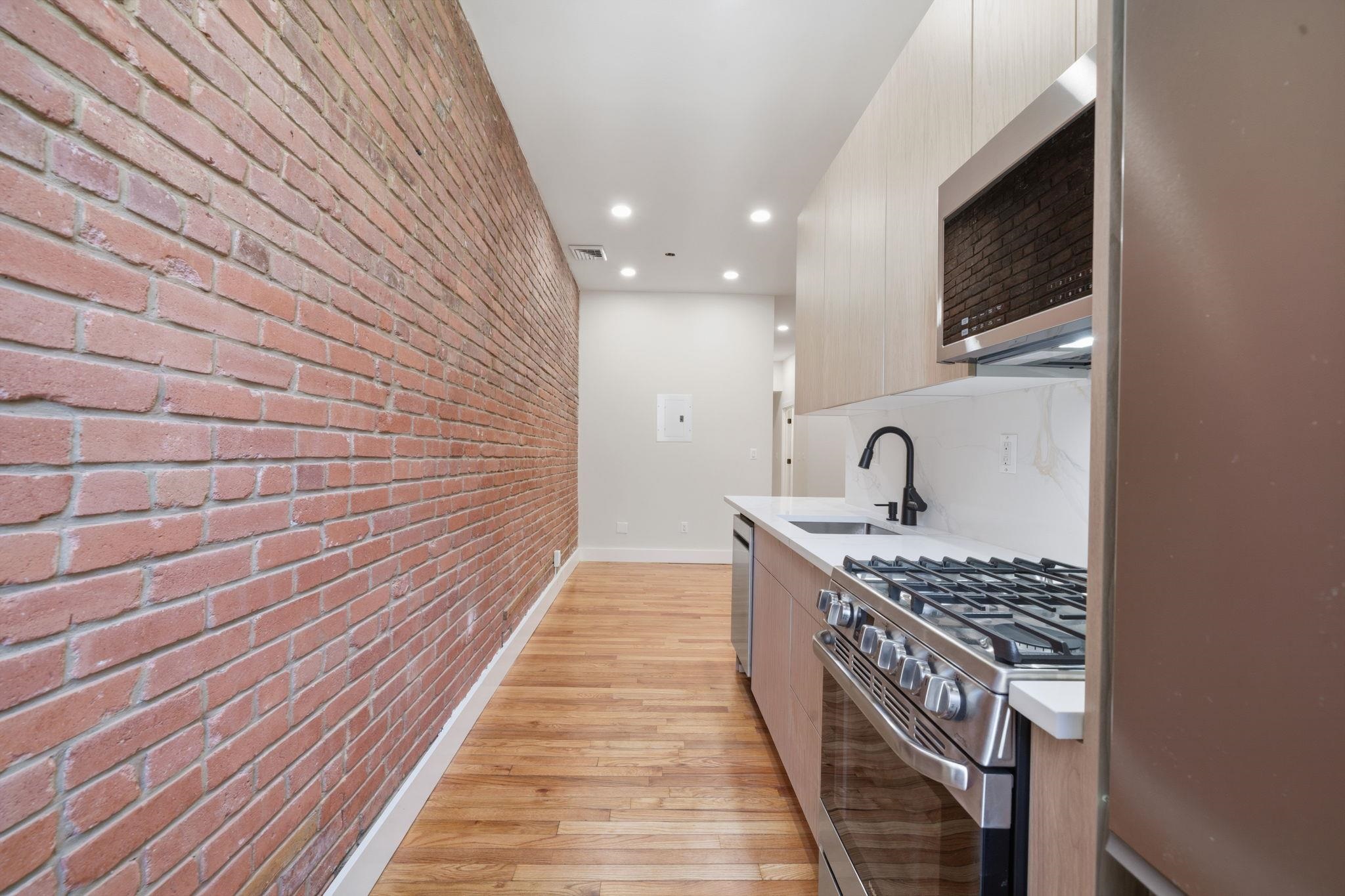 213 YORK ST Unit: 2