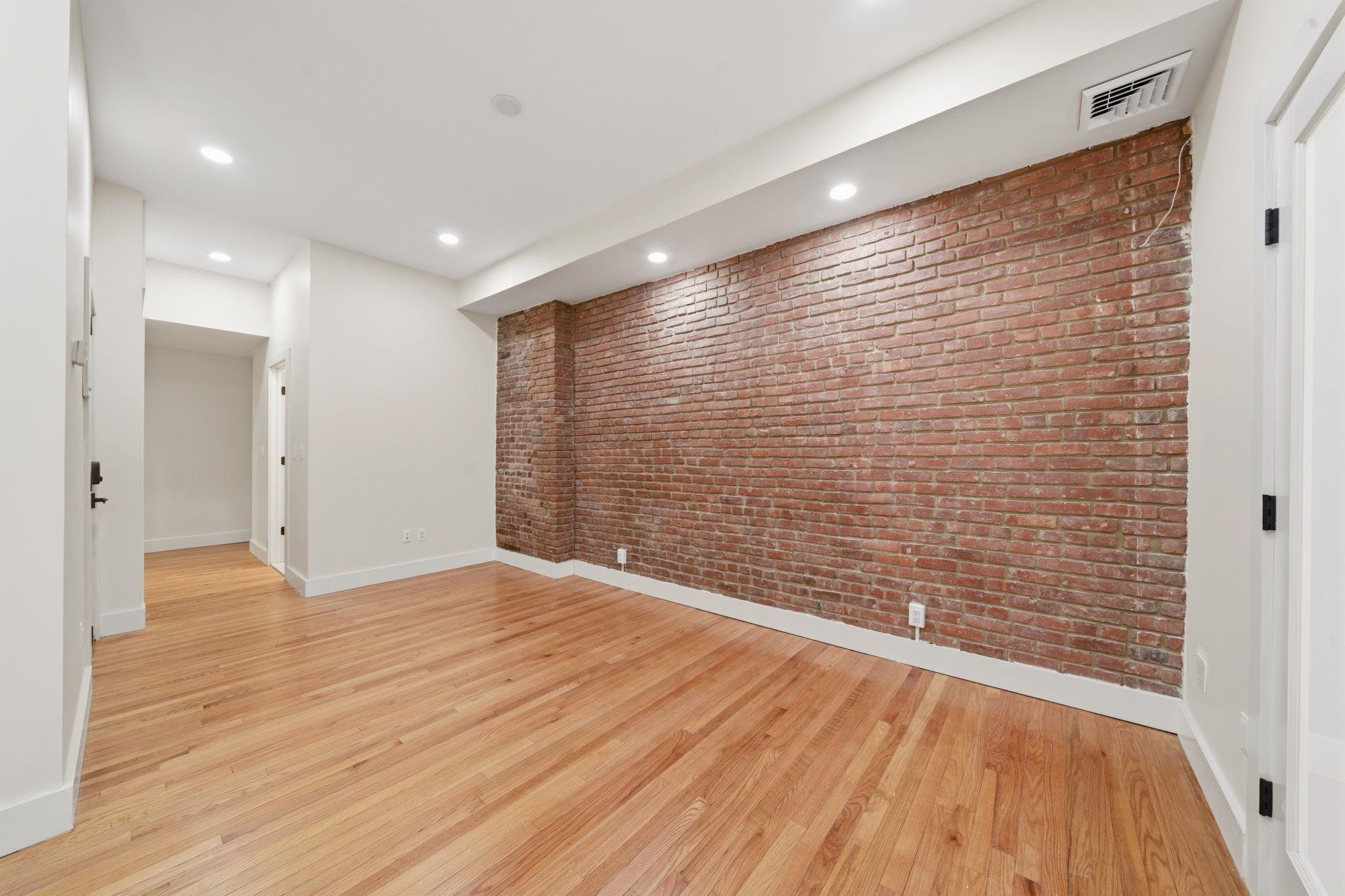 213 YORK ST Unit: 2