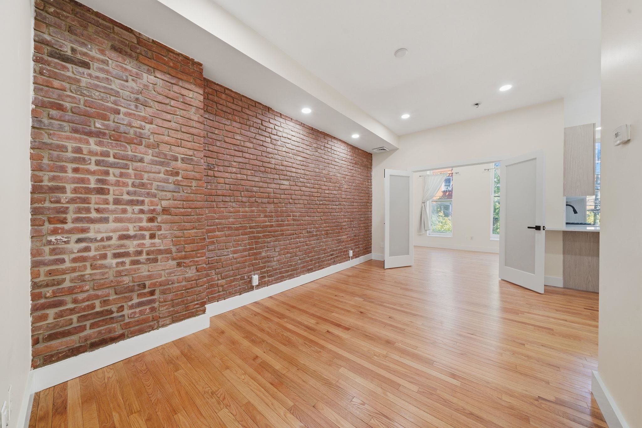 213 YORK ST Unit: 2