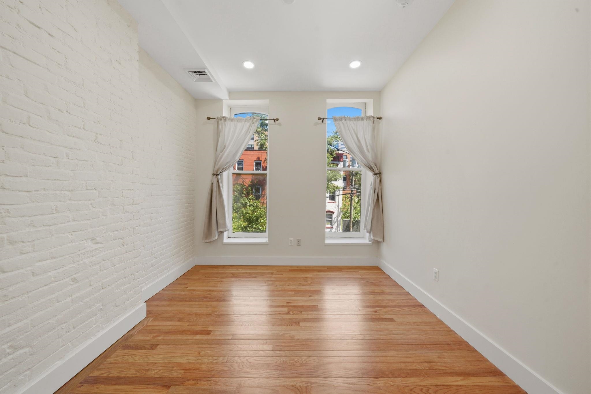 213 YORK ST Unit: 2