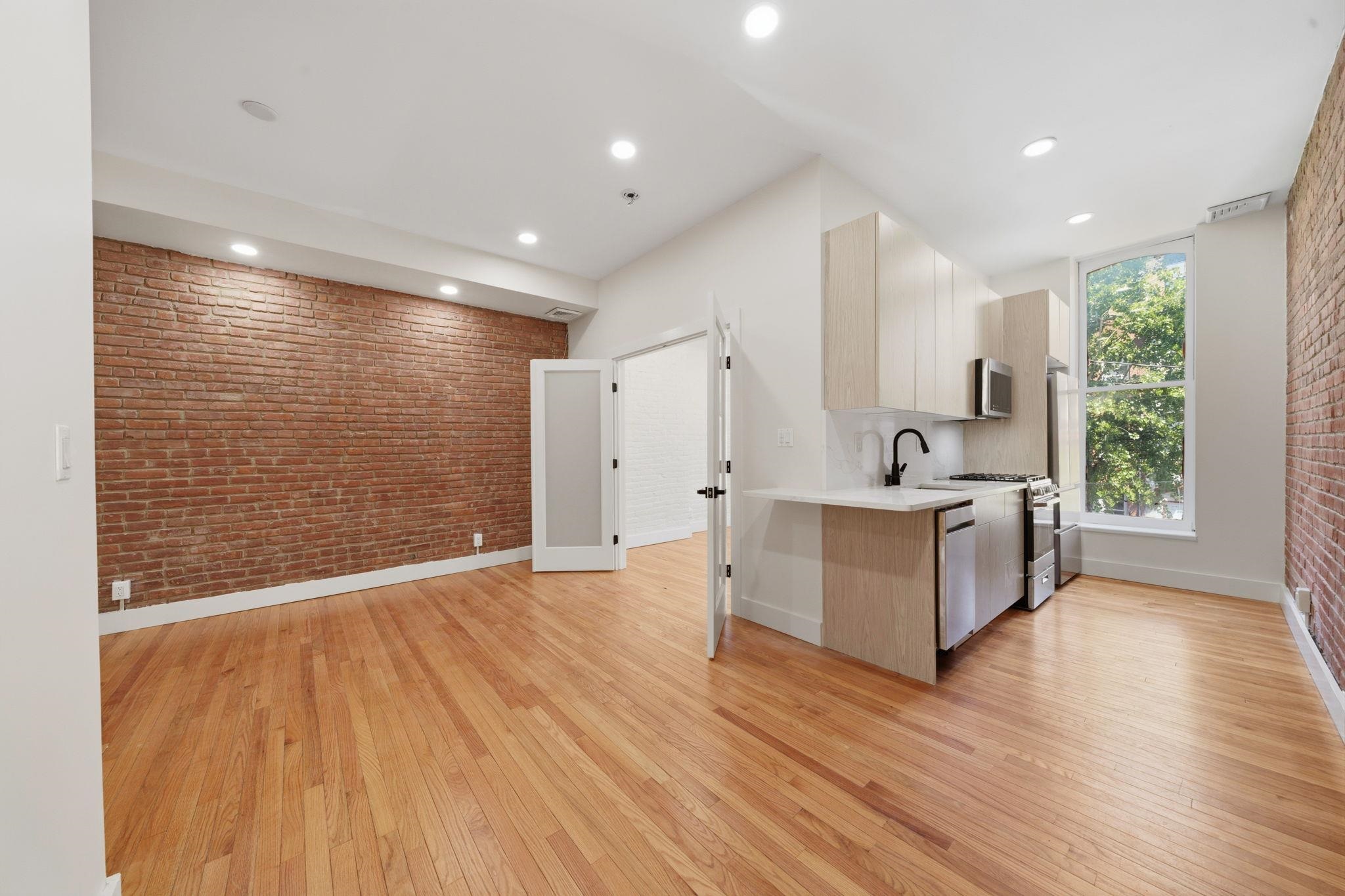 213 YORK ST Unit: 2