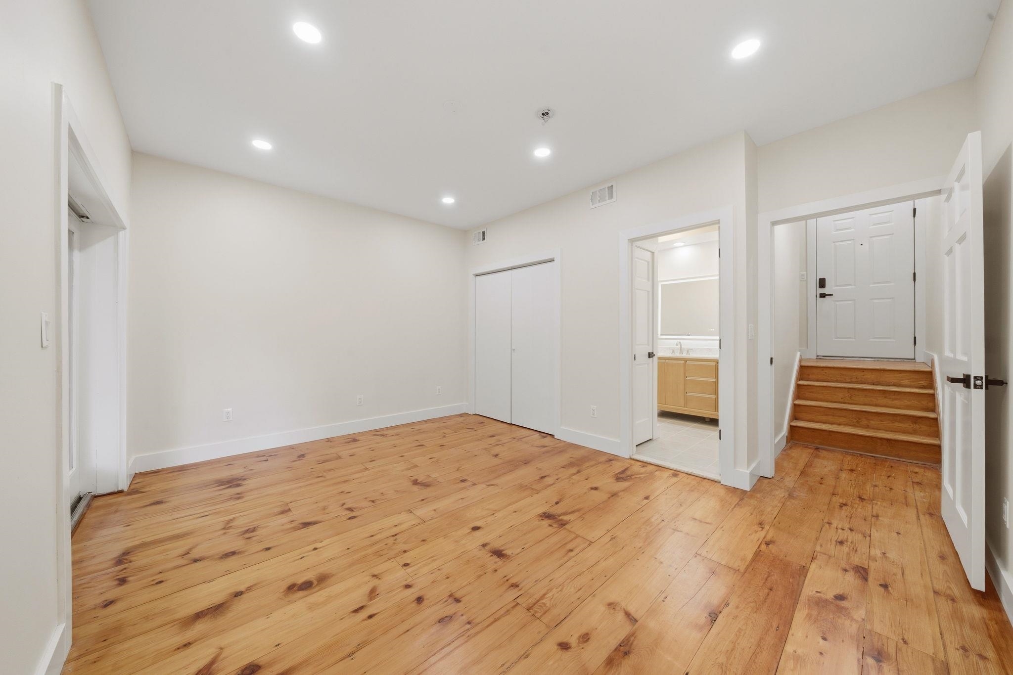 213 YORK ST Unit: 2