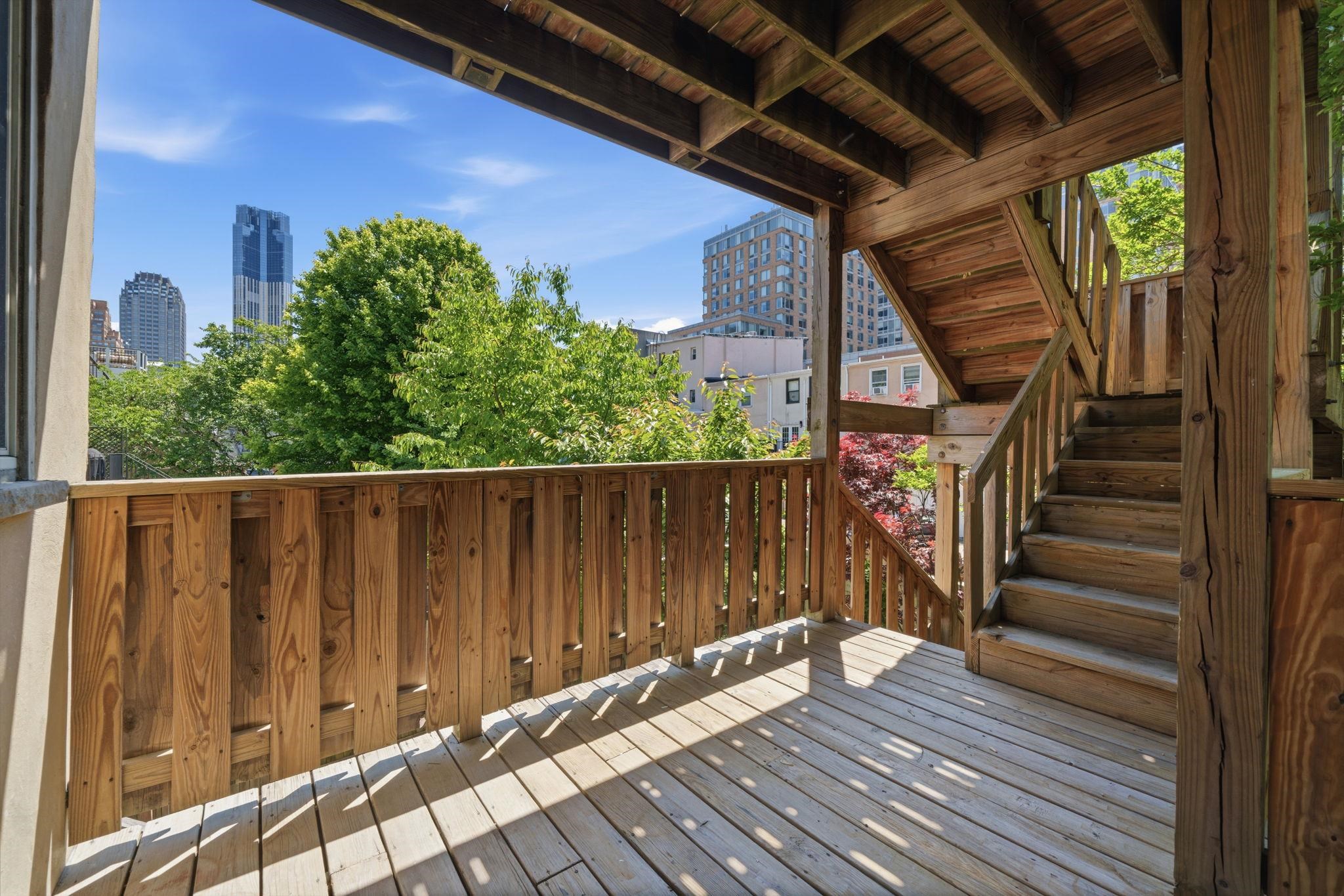 213 YORK ST Unit: 2
