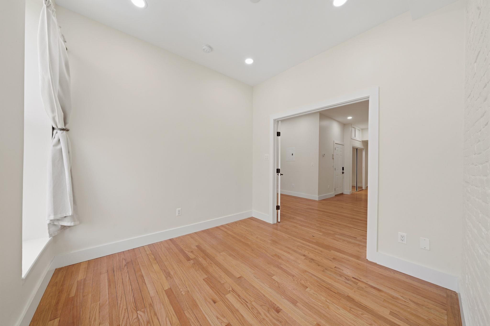 213 YORK ST Unit: 2