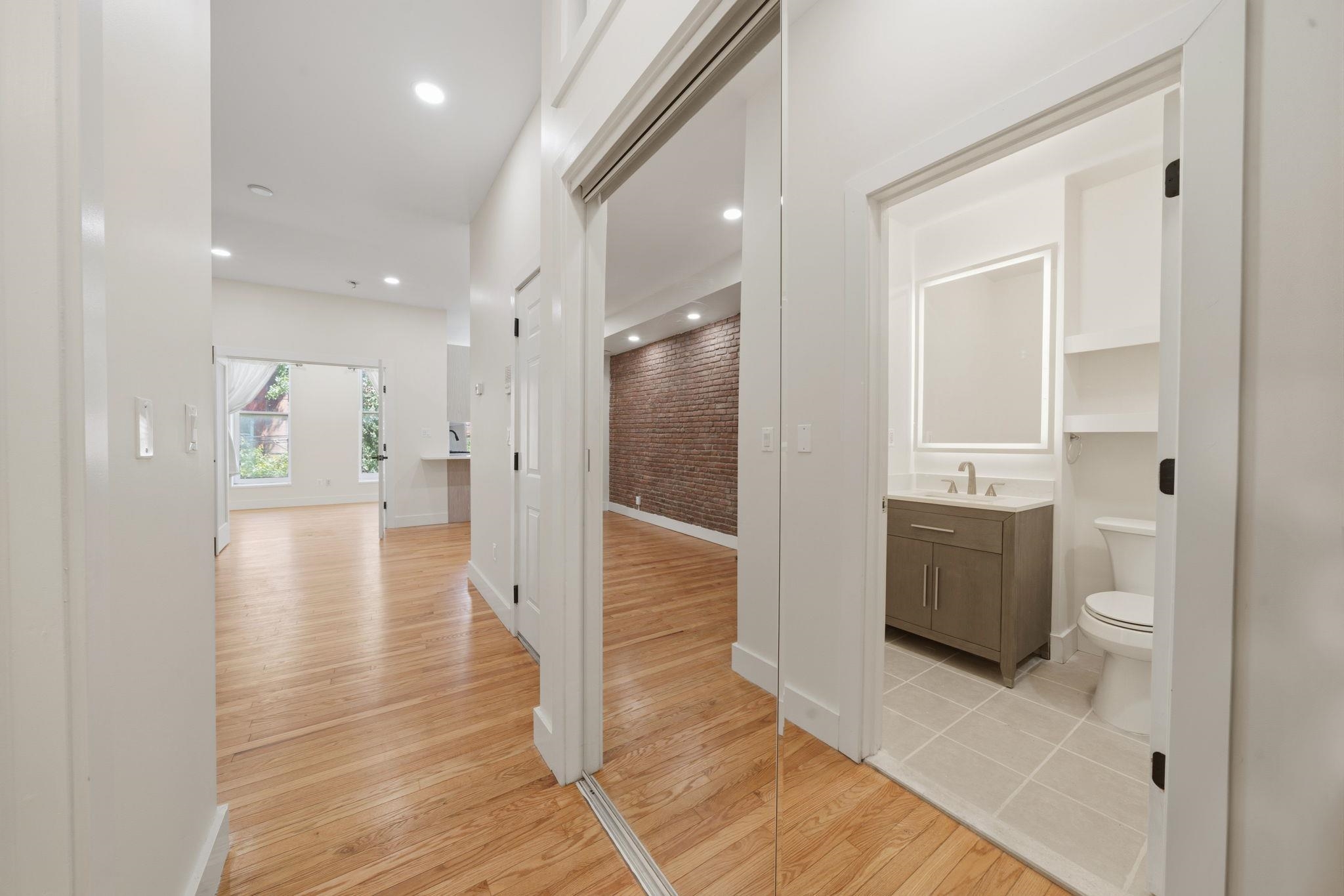 213 YORK ST Unit: 2