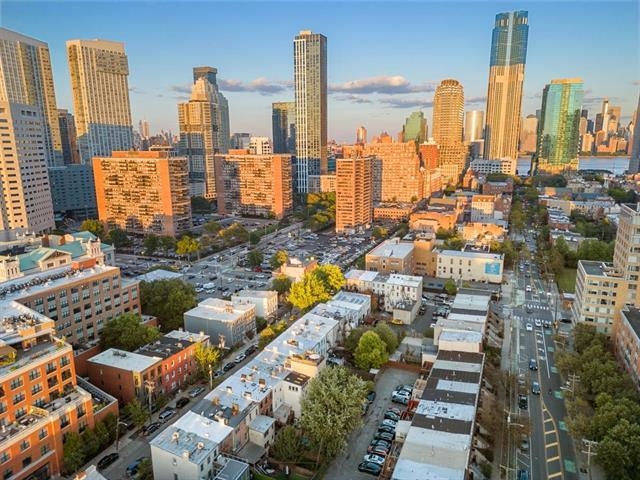 213 YORK ST Unit: 2