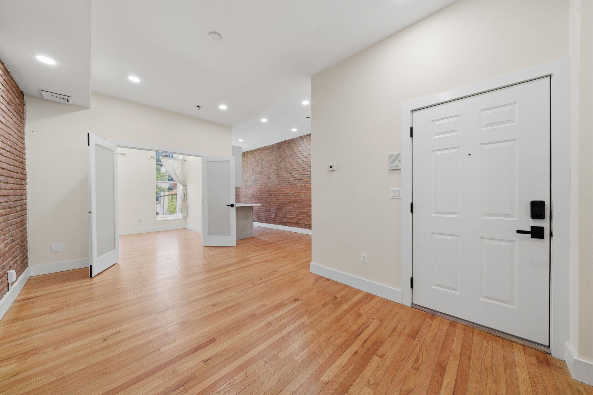 213 YORK ST Unit: 2