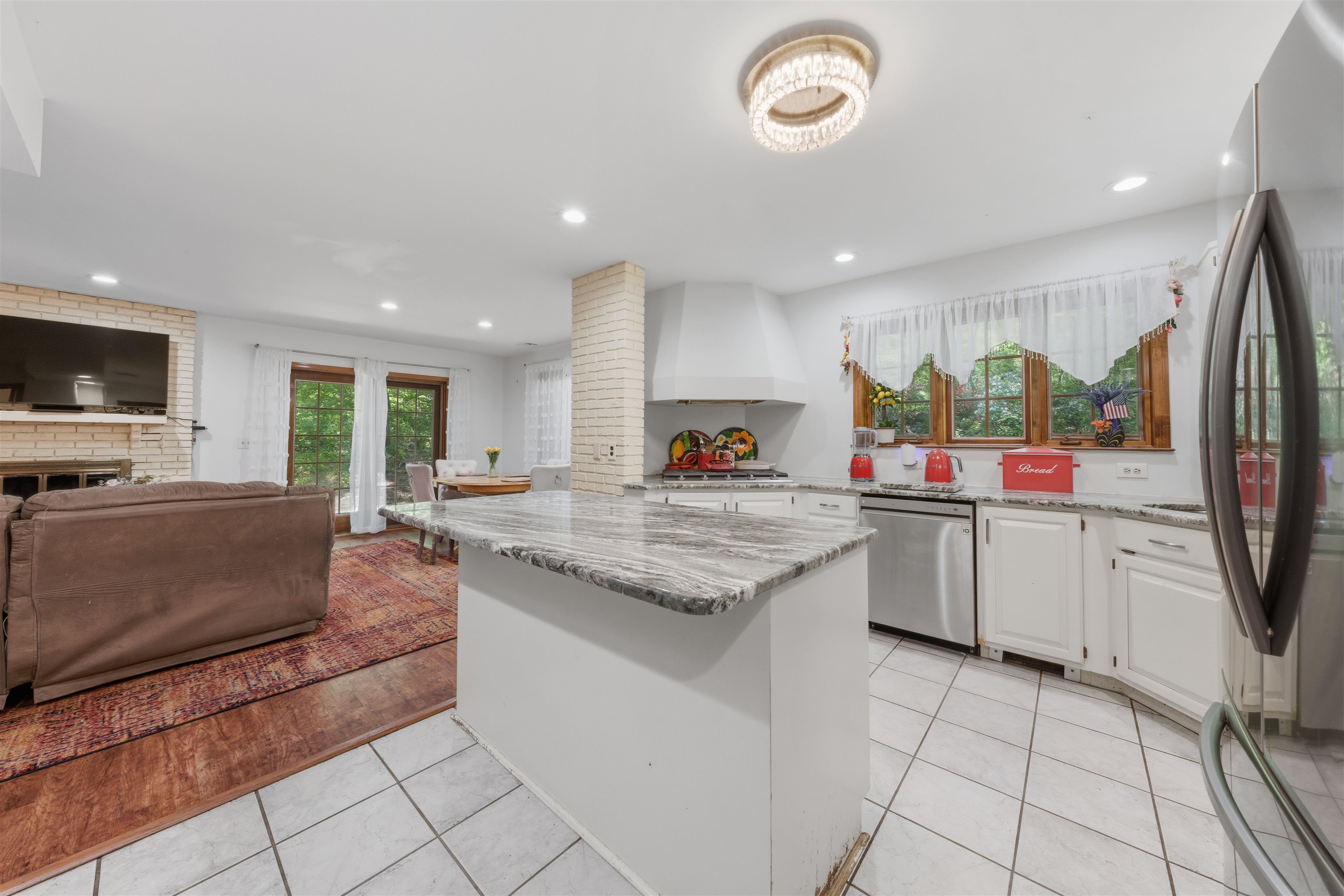 2 CAROL RD