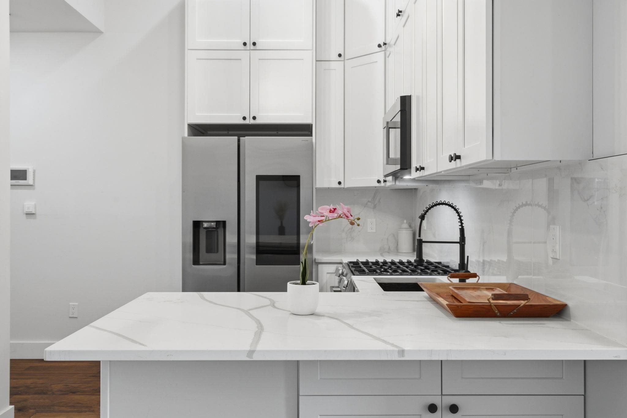 104 GLENWOOD AVE Unit: 201