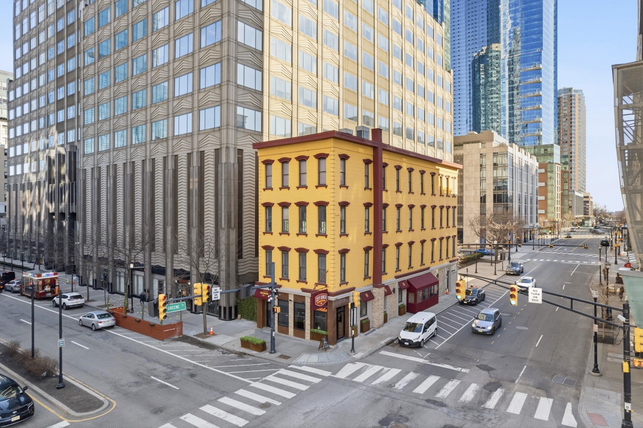 31 MONTGOMERY ST