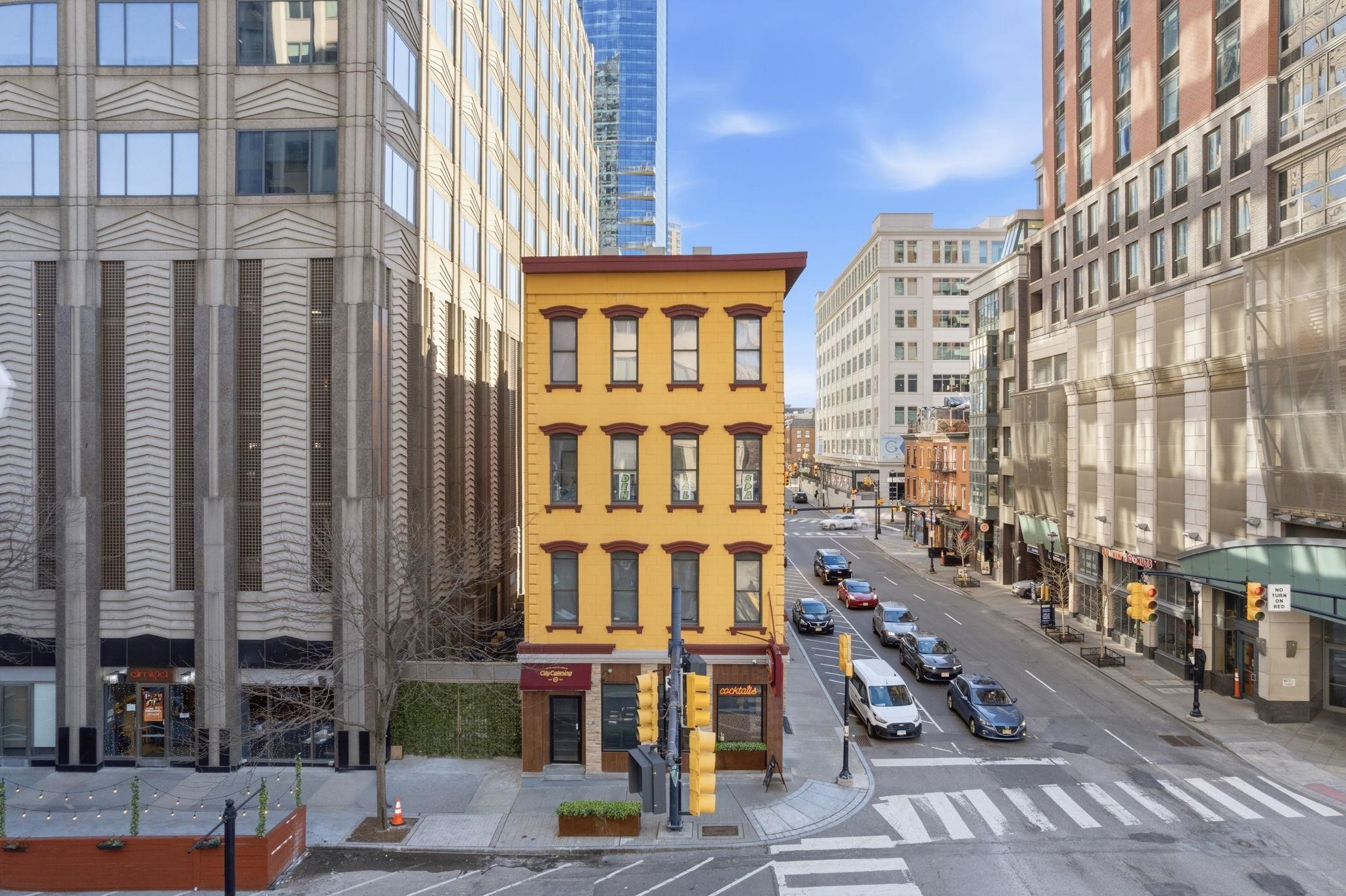31 MONTGOMERY ST