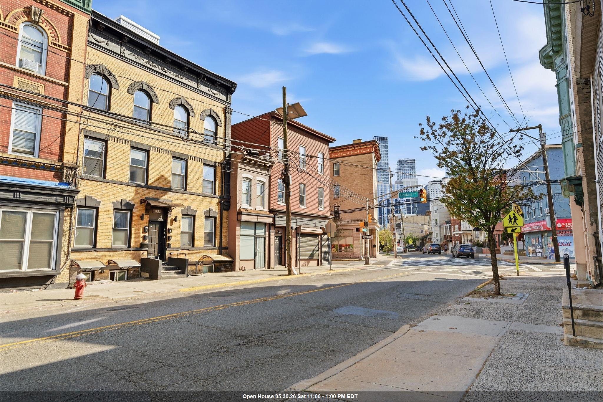 684 SUMMIT AVE Unit: 1