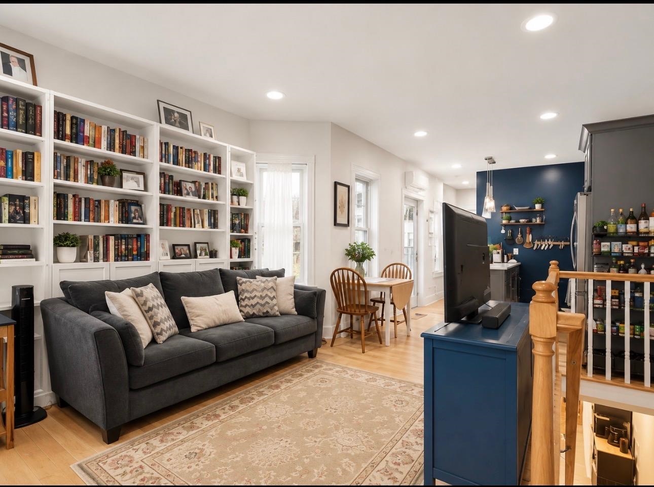 684 SUMMIT AVE Unit: 1