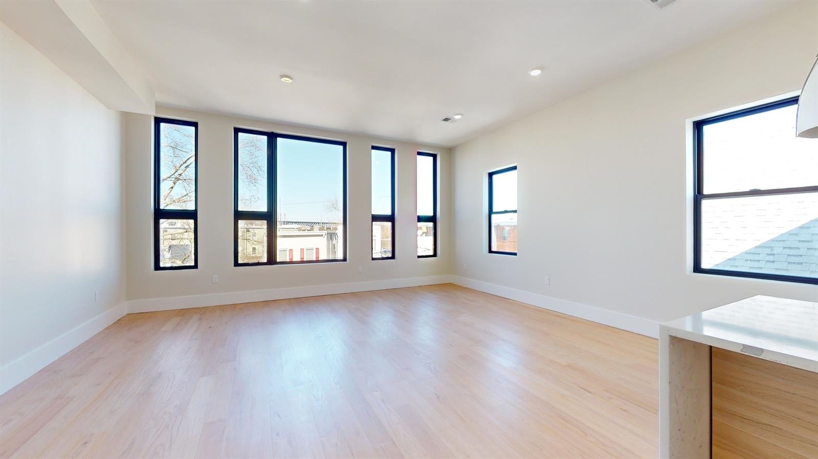 220 FREEMAN AVE Unit: 2
